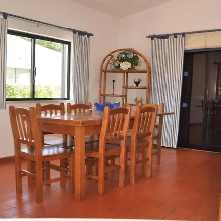 Nestled In Vilamoura, Private Pool, Free Off-street Parking, Ac Wifi Villa