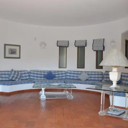 Villa Nestled In Vilamoura, Private Pool, Free Off-street Parking, Ac Wifi *