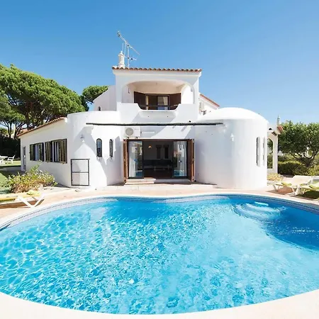 Villa Nestled In Vilamoura, Private Pool, Free Off-street Parking, Ac Wifi